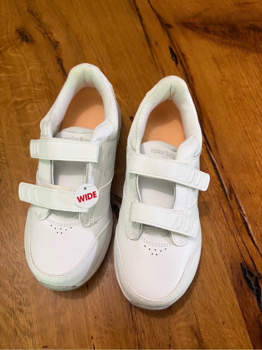 New Balance Women's White Leather Walking Sneakers, NWT, Size 7.5 - Picture 3 of 10